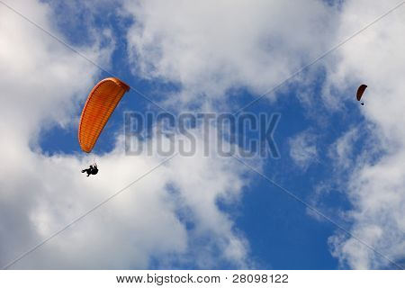 CALDELAS, PORTUGAL - 1. maj: Paragliding Festival Icaro de Caldelas 2010, i nordlige Portugal, 1