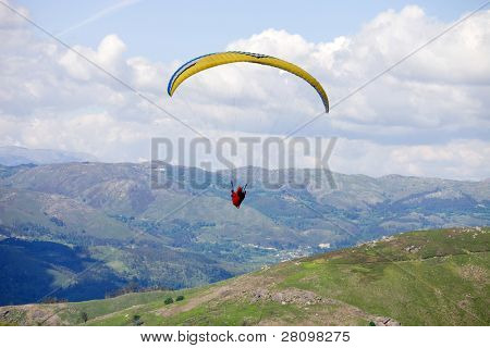CALDELAS, PORTUGAL - 1. maj: Paragliding Festival Icaro de Caldelas 2010, i nordlige Portugal, 1
