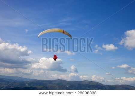 CALDELAS, PORTUGAL - 1. maj: Paragliding Festival Icaro de Caldelas 2010, i nordlige Portugal, 1