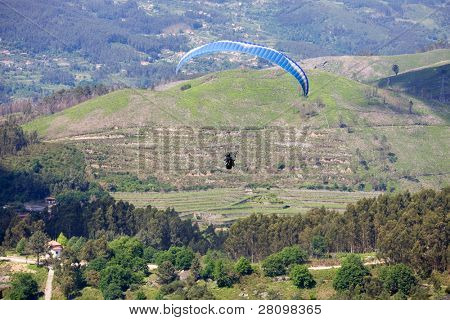 CALDELAS, PORTUGAL - 1. maj: Paragliding Festival Icaro de Caldelas 2010, i nordlige Portugal, 1