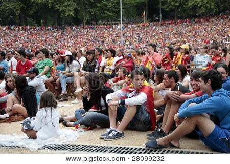 VIGO สเปน - 11 กรกฎาคม: แฟนสเปนระหว่างฟุตบอลฟุตบอลโลกสุดท้ายเกม 11 กรกฎาคม 2010 ใน Vi