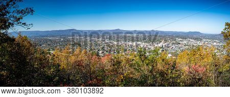 Roanoke, Virginia/usa - November 2 2019: Roanoke Valley Overlook From Roanoke Star