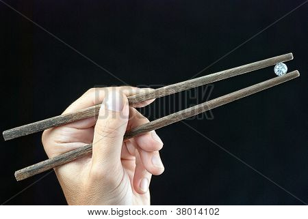 Ruka držící Gem pomocí hůlky