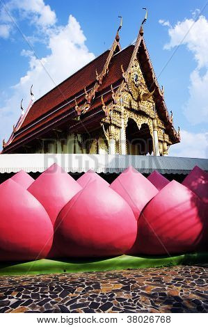 ?Ubosot Wat Muang