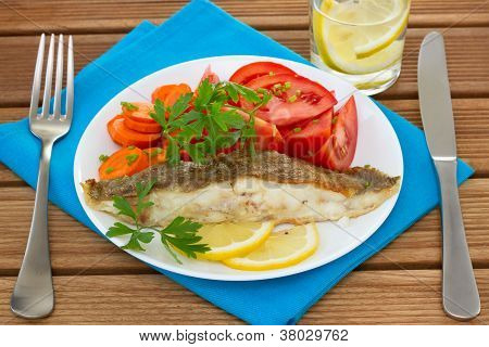 Stegt rødspætte med citron og salat