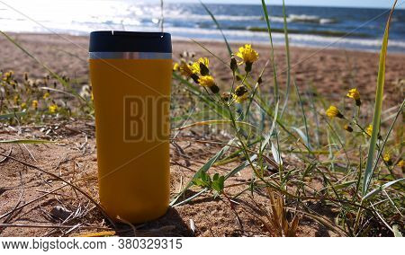 Thermocup For Hot And Cold Drinks. Thermocup For Hot And Cold Drinks