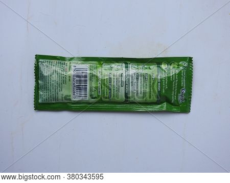 Closeup Of Comfort Fabric Conditioner Anti Bacterial Green Rs. 3 Sachet Or Pack