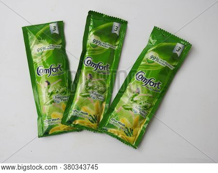 Closeup Of Comfort Fabric Conditioner Anti Bacterial Green Rs. 3 Sachet Or Pack