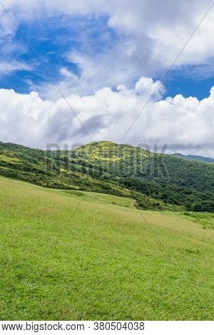 Beautiful Grassland, Prairie In Taoyuan Valley, Caoling Mountain Trail Passes Over The Peak Of Mt. W