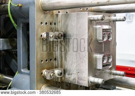 Metal Mould Or Plastic Injection Mold Setup On High Pressure Injection Molding Machine For Mass Prod
