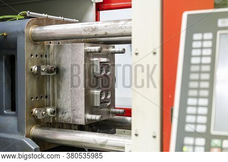 Metal Mould Or Plastic Injection Mold Setup On High Pressure Injection Molding Machine For Mass Prod