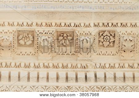 Romerske tempel detaljer i Nimes i Provence, Frankrig