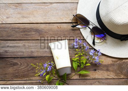 Sunscreen Spf50  Cosmetics Health Care For Skin Face With Hat ,sunglasses And  Purple Of Lifestyle W