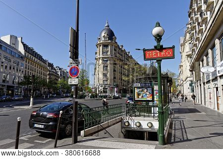 Paris, France, April 2, 2017:typical Parisienne Street With Metro Sign At Richelieu - Drouot Station