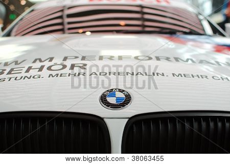 BMW logo op sport auto