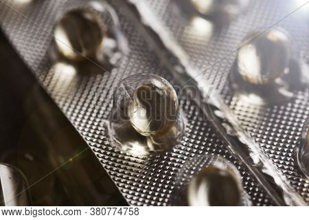 Coronavirus, Medicine Background Medicine Injection Pills, Close Up