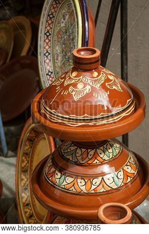 Lacquered Tagine With A Pattern - Traditional Moroccan Ceramics For Cooking