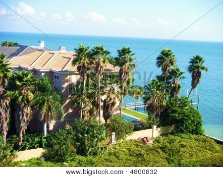 Oprava domu Paradise