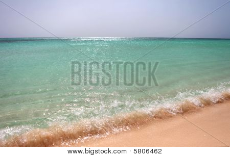 海滩和白色的沙滩