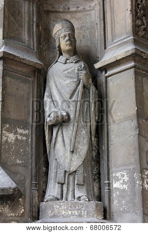 PARIS, FRANCE - NOV 11, 2012: Statue of Saint, Church of St-Germain-l'Auxerr ois founded in the 7th century, was rebuilt many times over several centuries. 