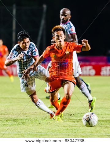Sisaket Thailand-july 6: Nuttawut Khamrin Of Sisaket Fc. (orange) In Action During Thai Premier Leag