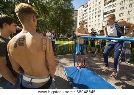 TIKHVIN, RUSSIA - JULY 7, 2014: Unidentified participants city competitions in Street workout timed to the celebration of the day of the city of Tikhvin.