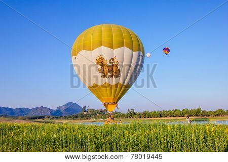 Chiangrai, Thailand - Nov 27 2014: Hot Air Balloons Challenge In Singha Park Chiangrai