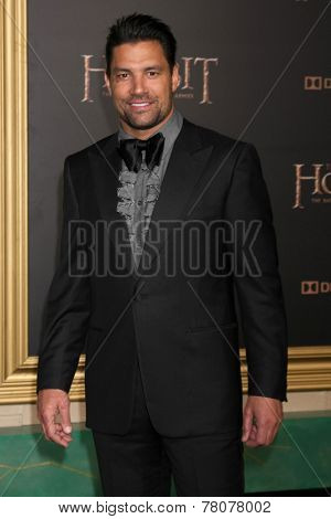 LOS ANGELES - DEC 9:  Manu Bennett at the 