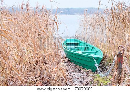 pair-oar boat at a berth