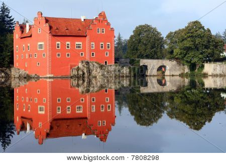 O Chateau de água vermelha na República Checa - Cervena Lhota