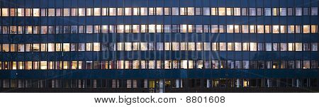 Bürogebäude in eevening