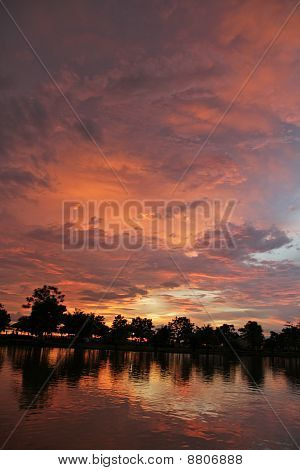 Sonnenuntergang in Bangkok, Thailand.