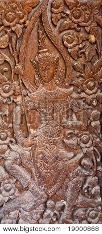 Lo scultura in legno