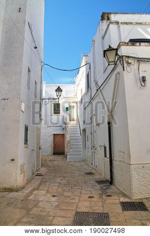 Characteristic alleyway of Cisternino. Puglia. Southern Italy.