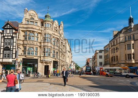 OXFORD ENGLAND - SEPTEMBER 24 2009: Everyday life on junction of High Street and Cornmarket Street in city centre