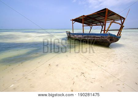 In The  Blue Lagoon Relax    Zanzibar   Coastline Boat Pirague
