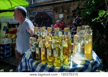 Budapest, Hungary - Avril 17, 2016: Ruin Bar Szimplakert, Kazinczy Street