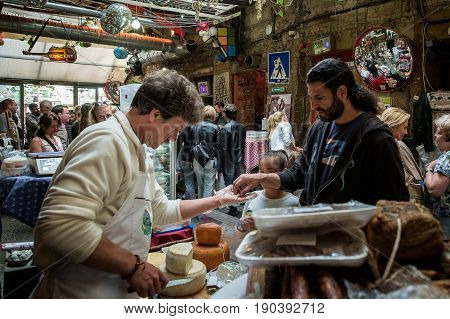Budapest, Hungary - Avril 17, 2016: - Szimplakert, Kazinczy Street