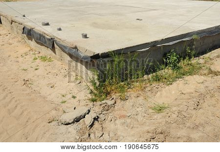 Slab-on-grade foundation with waterproofing. Monolithic slabs are foundation systems constructed as one single concrete pour. Types of foundations. Bitumen waterproof membrane.