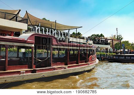 Bangkok, Thailand - December 22, 2015: Tha maharaj shopping mall and restaurant on the Chao Phraya River. Local boat at the pier, Bangkok, Thailand.