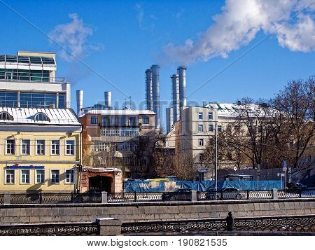 embankment of the Moscow river in the winter, Ovchinnikovskaya embankment