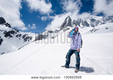 Climber Breathing With Mini Portable Oxygen Cylinger To Avoid And Treat Altitude Sickness Synptom
