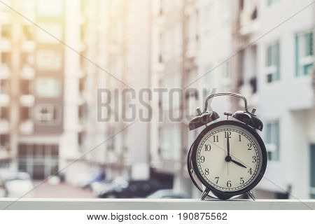 4 O'clock Retro Clock With The Clock Condominium Background.