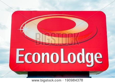 Econo Lodge Exterior Sign And Logo