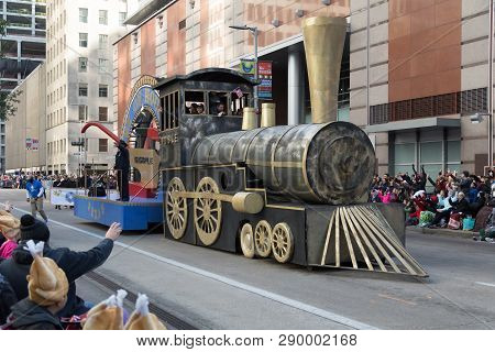 Houston, Texas, USA - November 23, 2017, The H-E-B Thanksgiving Day Parade in Houston began in 1949, when Santa arrived at Union Station and rode his sleigh to the downtown Foley’s. A holiday tradition showcasing the Houston community on Thanksgiving morn