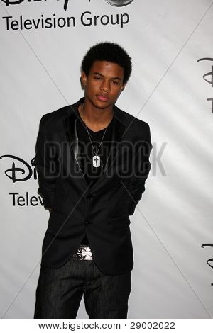 LOS ANGELES - JAN 10: Trevor Jackson przybywa w ABC TCA partii zima 2012 w Langham Huntington