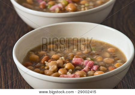 ถั่ว Borlotti และ spelt ซุป