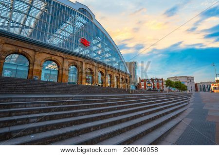 Liverpool, Uk - May 18 2018:liverpool Lime Street Is A Terminus Railway Station Serves The City Cent