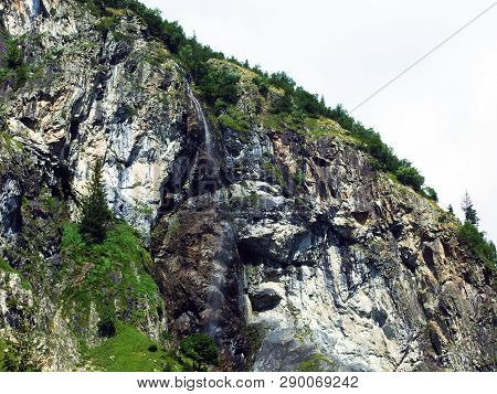 Waterfall Sidensackfall Or Wasserfall Sidensackfall, Spritzbach Stream In The Alpine Valley Of Mader