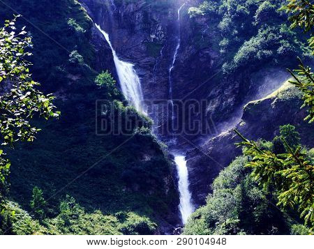 Waterfall Stauber Or Wasserfall Stäuber, Brunnibach Stream In The Alpine Valley Of Maderanertal - Ca